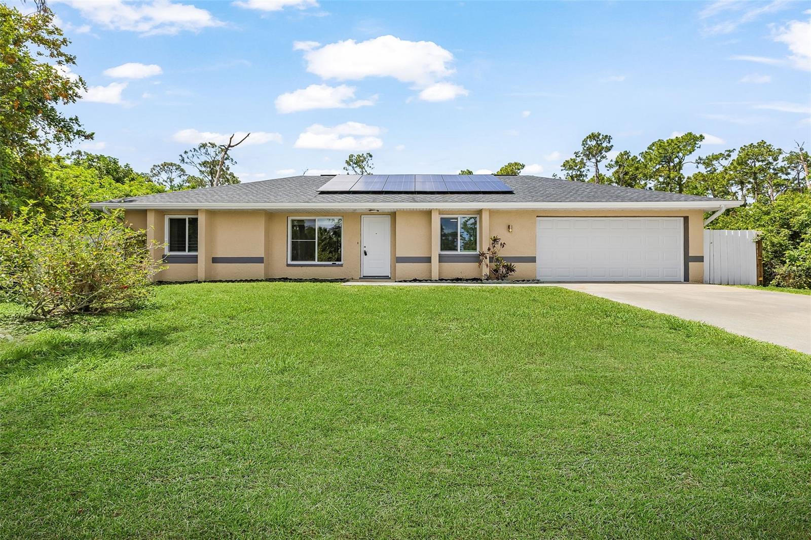 Single Family Residence in PORT CHARLOTTE, FL - Daniel Dourado