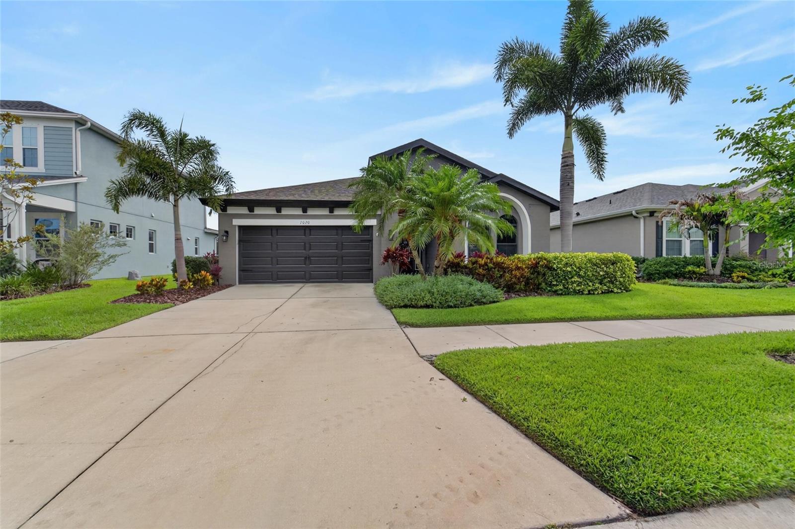 Single Family Residence in APOLLO BEACH, FL - Daniel Dourado