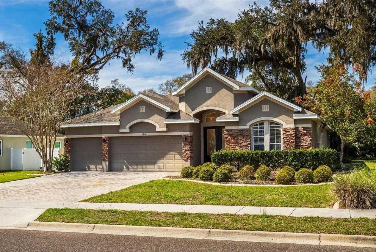 Single Family Residence em DELAND, FL - Daniel Dourado