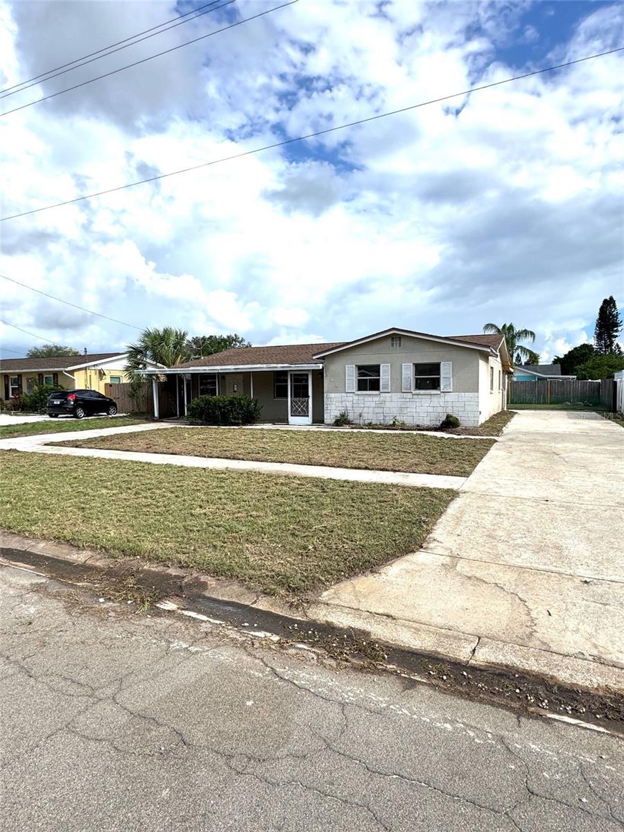 Single Family Residence in APOLLO BEACH, FL - Daniel Dourado