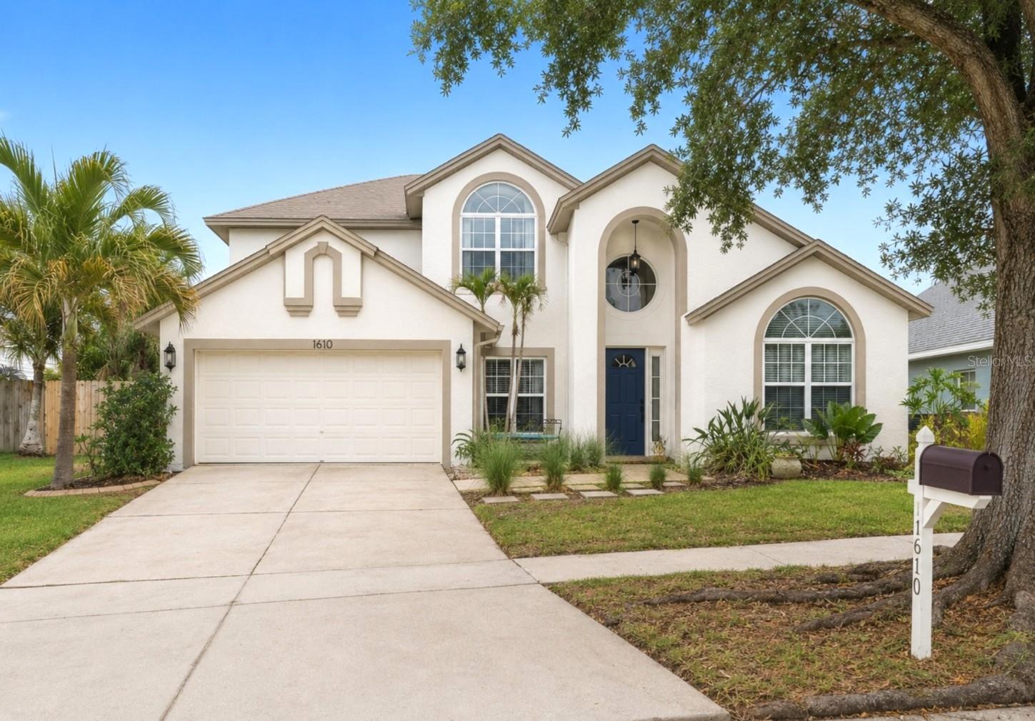 Single Family Residence in BRANDON, FL - Daniel Dourado