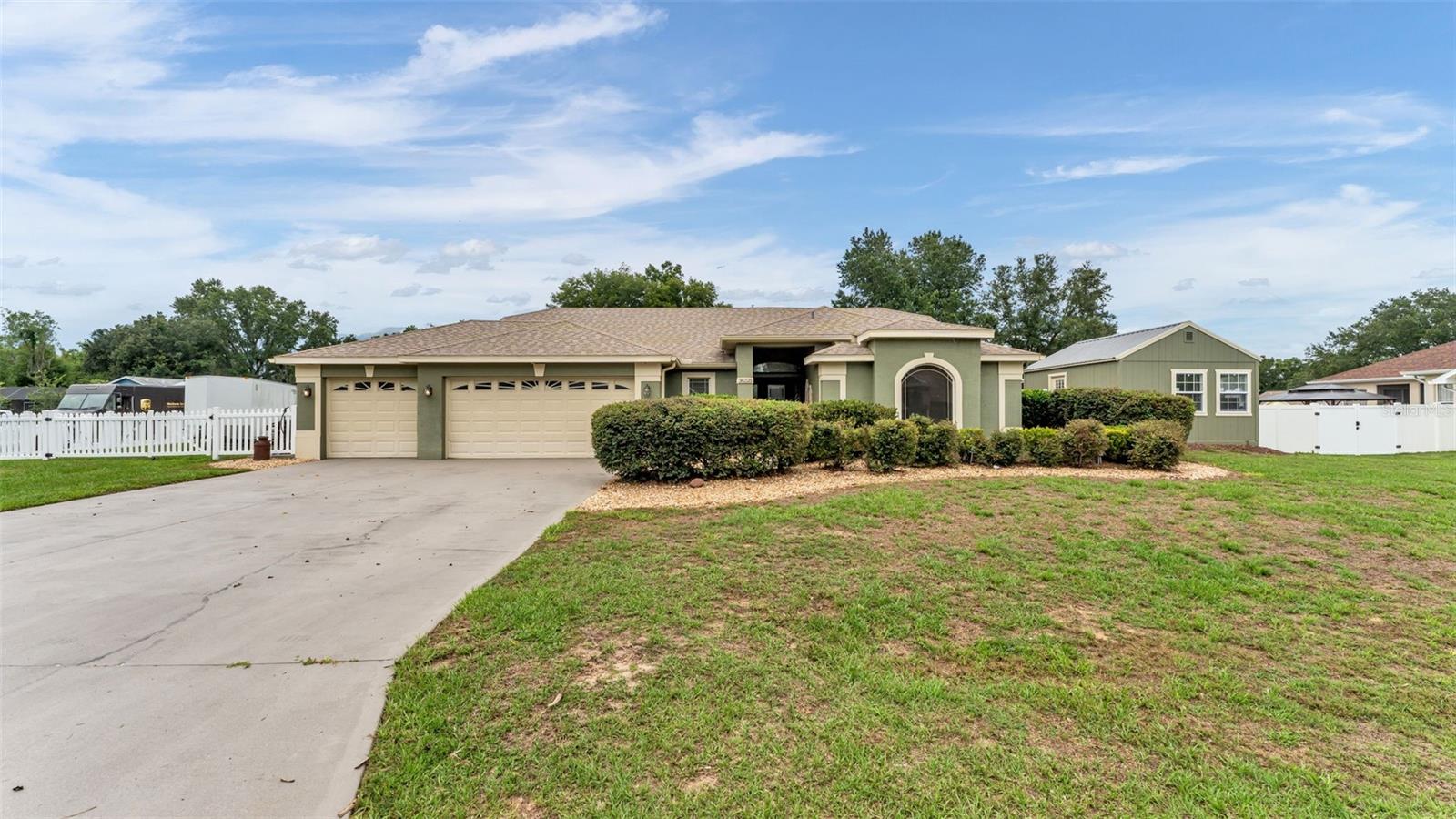 Single Family Residence in DADE CITY, FL - Daniel Dourado