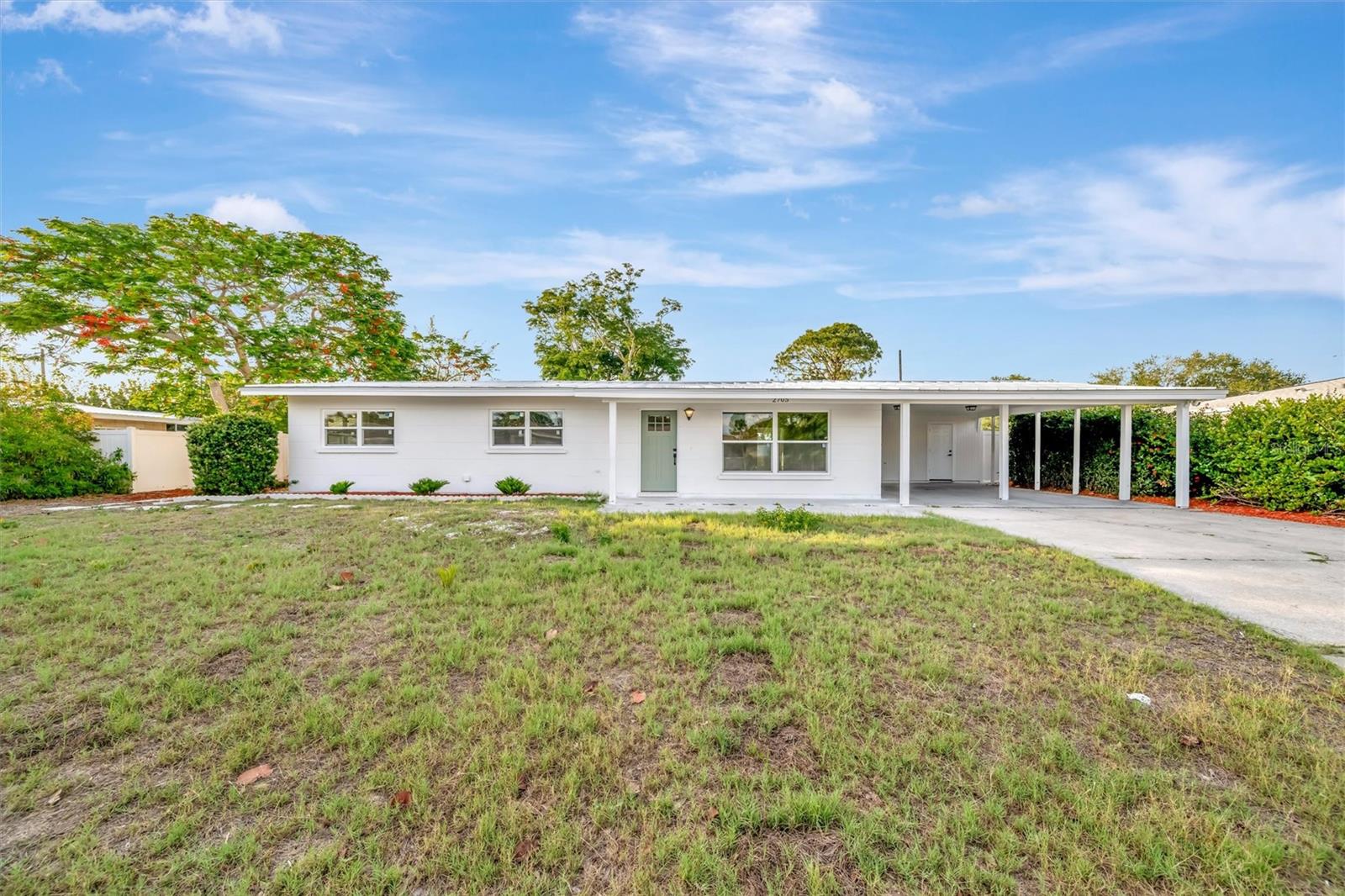Single Family Residence in SARASOTA, FL - Daniel Dourado
