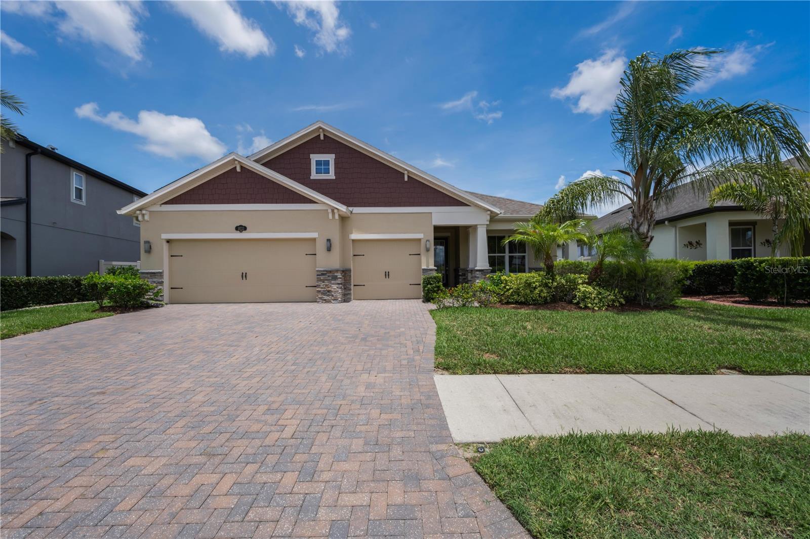 Single Family Residence in LUTZ, FL - Daniel Dourado