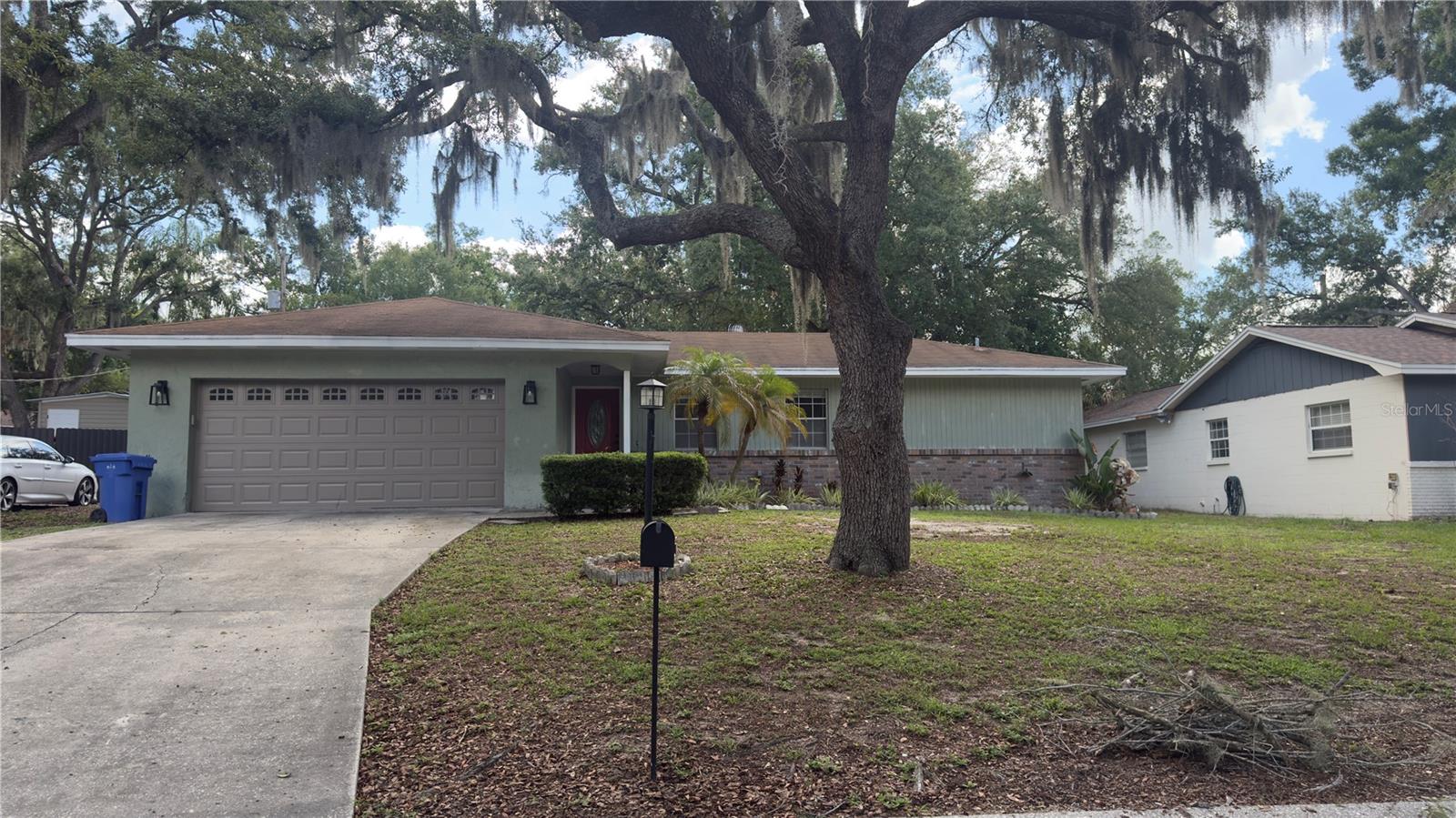 Single Family Residence in BRANDON, FL - Daniel Dourado