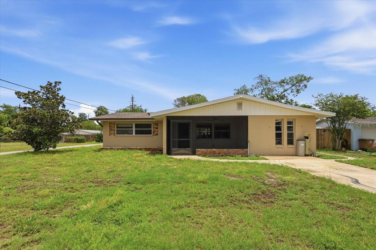 Single Family Residence em SOUTH DAYTONA, FL - Daniel Dourado