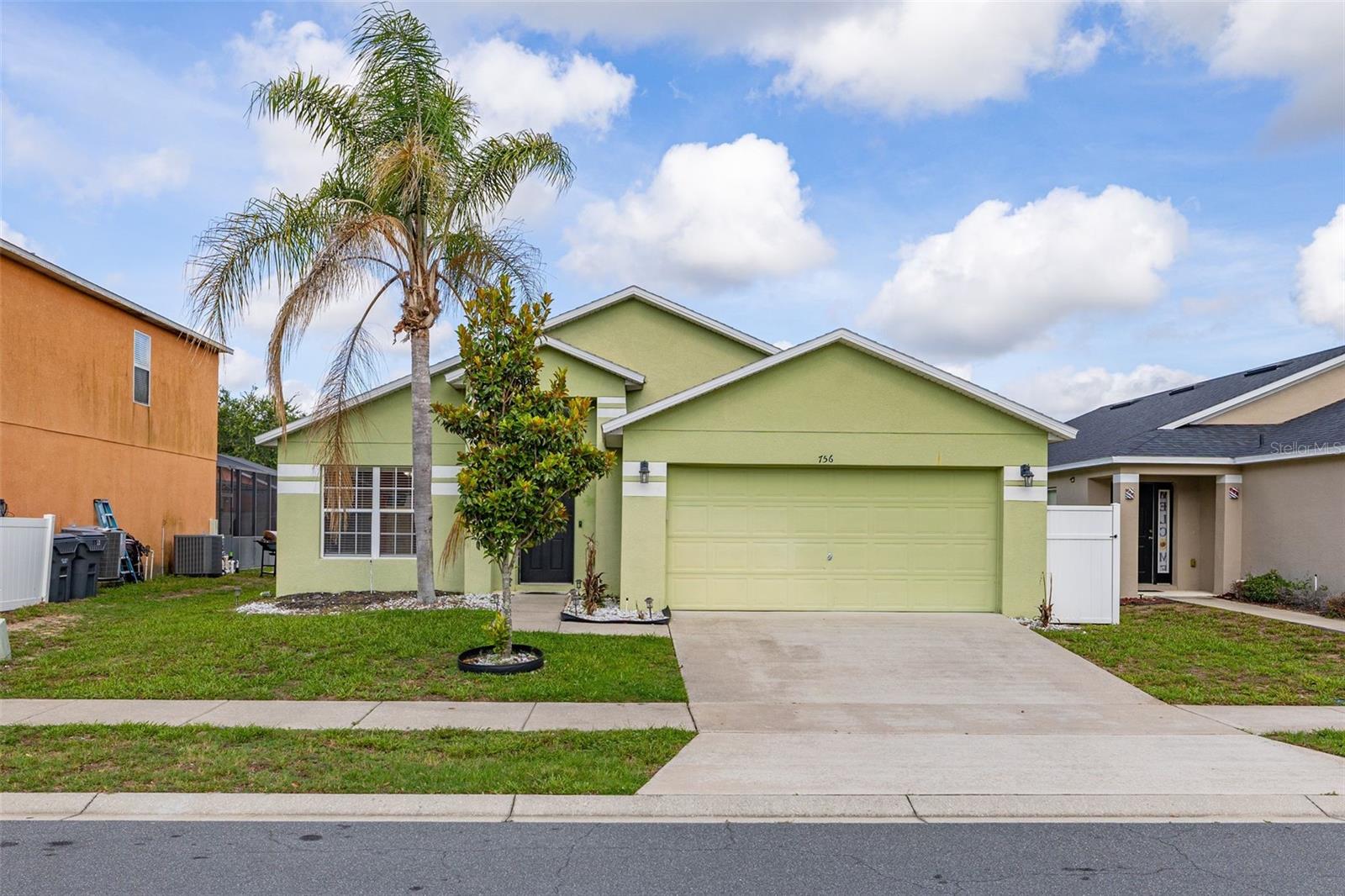 Single Family Residence in DAVENPORT, FL - Daniel Dourado