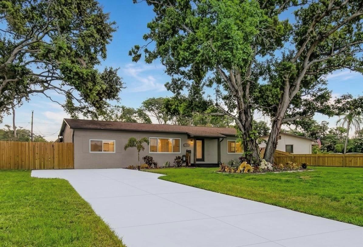 Single Family Residence em ST PETERSBURG, FL - Daniel Dourado