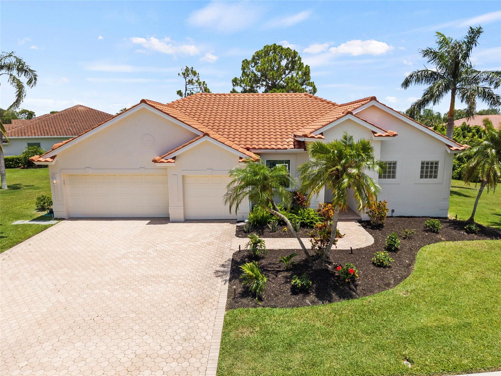 Single Family Residence in SARASOTA, FL - Daniel Dourado