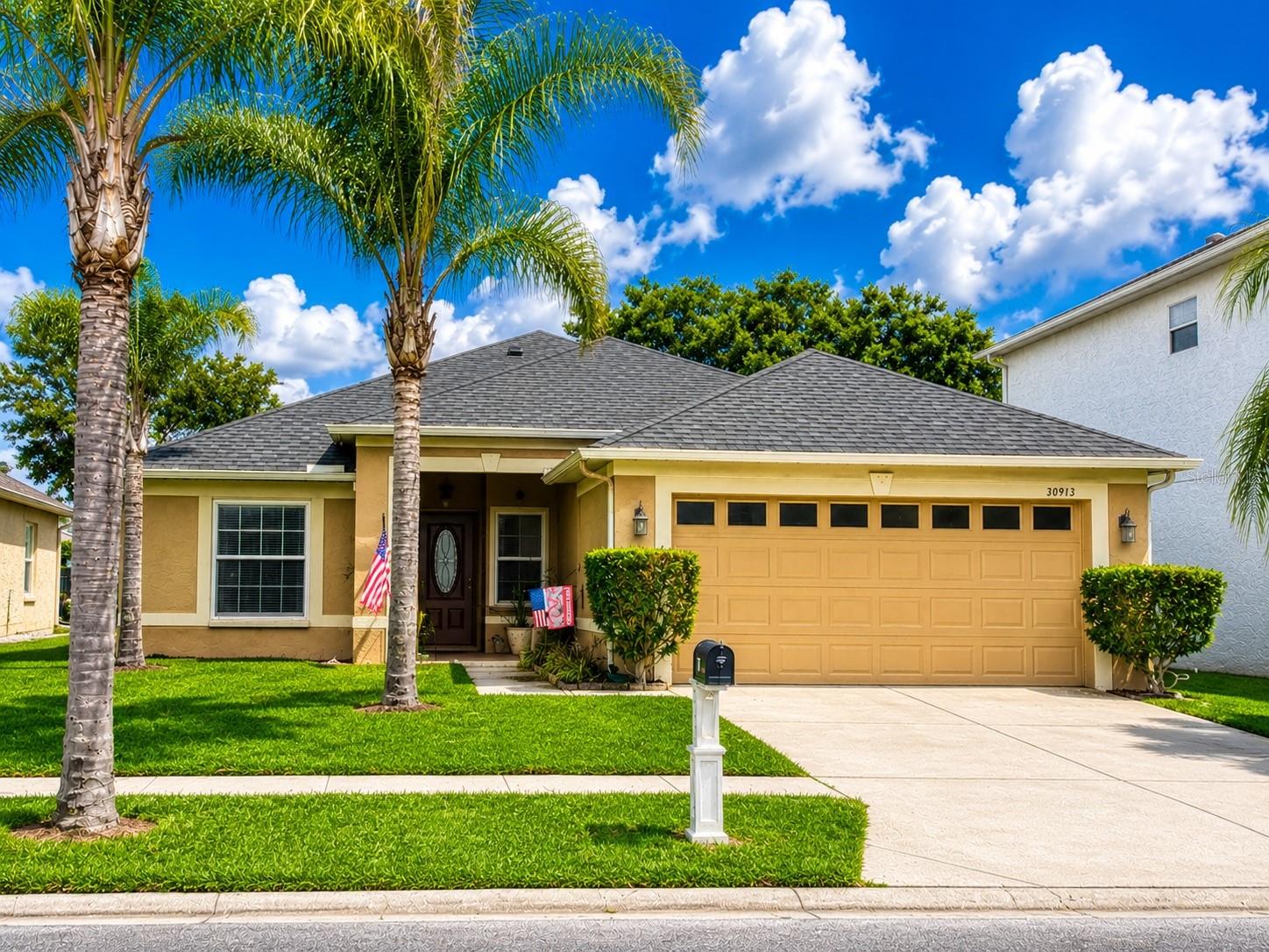 Single Family Residence in WESLEY CHAPEL, FL - Daniel Dourado