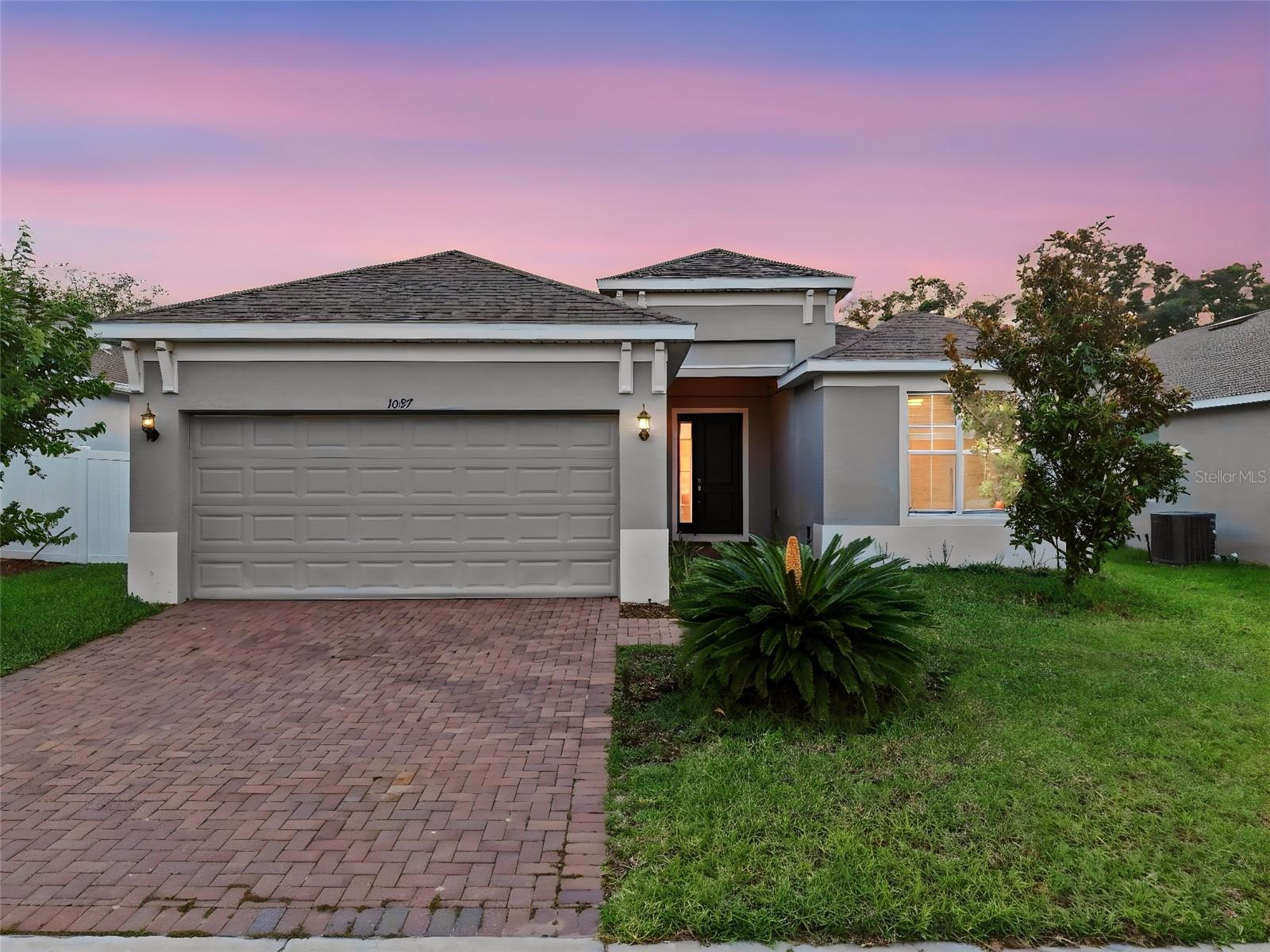 Single Family Residence in DAVENPORT, FL - Daniel Dourado