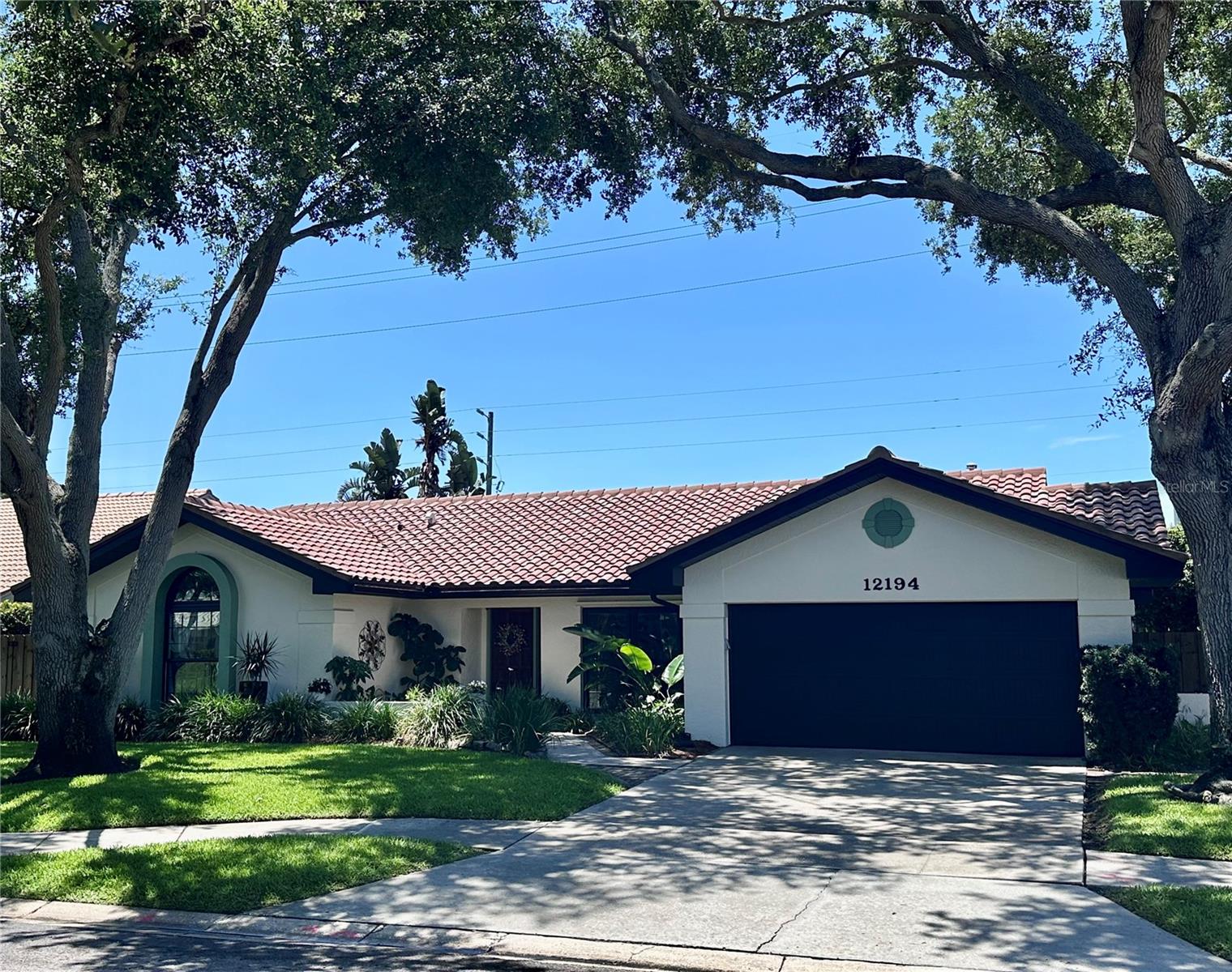 Single Family Residence em SEMINOLE, FL - Daniel Dourado