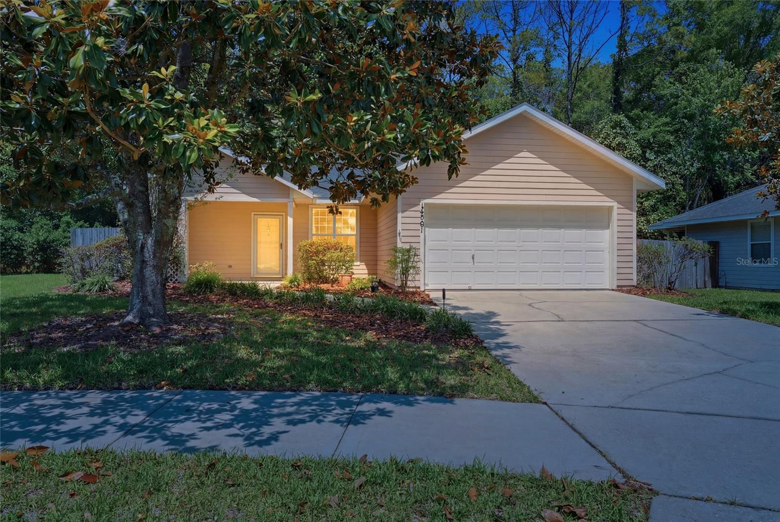 Single Family Residence em NEWBERRY, FL - Daniel Dourado