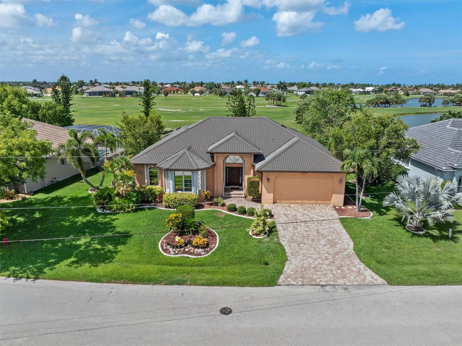 Single Family Residence in PUNTA GORDA, FL - Daniel Dourado
