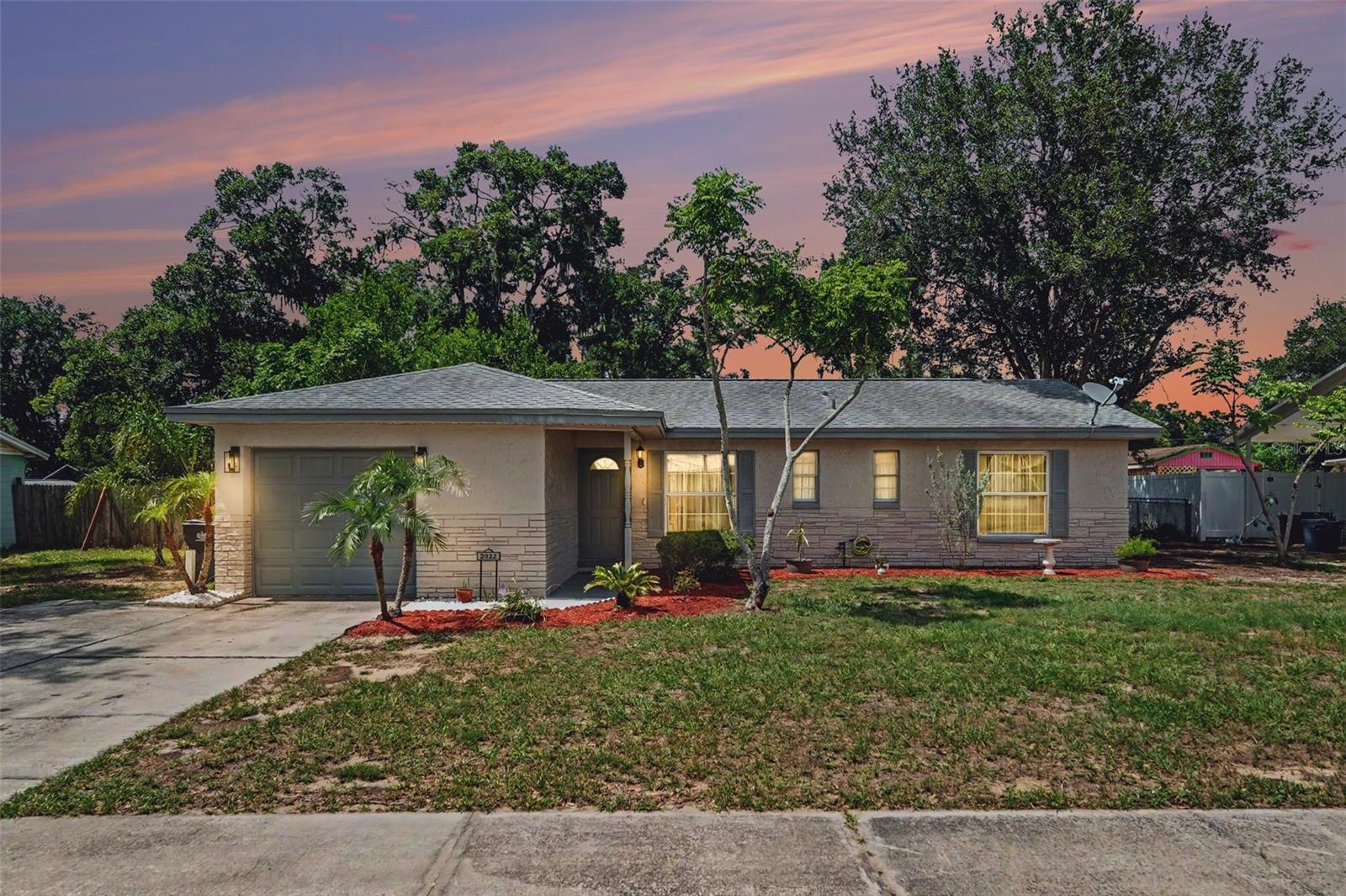 Single Family Residence in DOVER, FL - Daniel Dourado