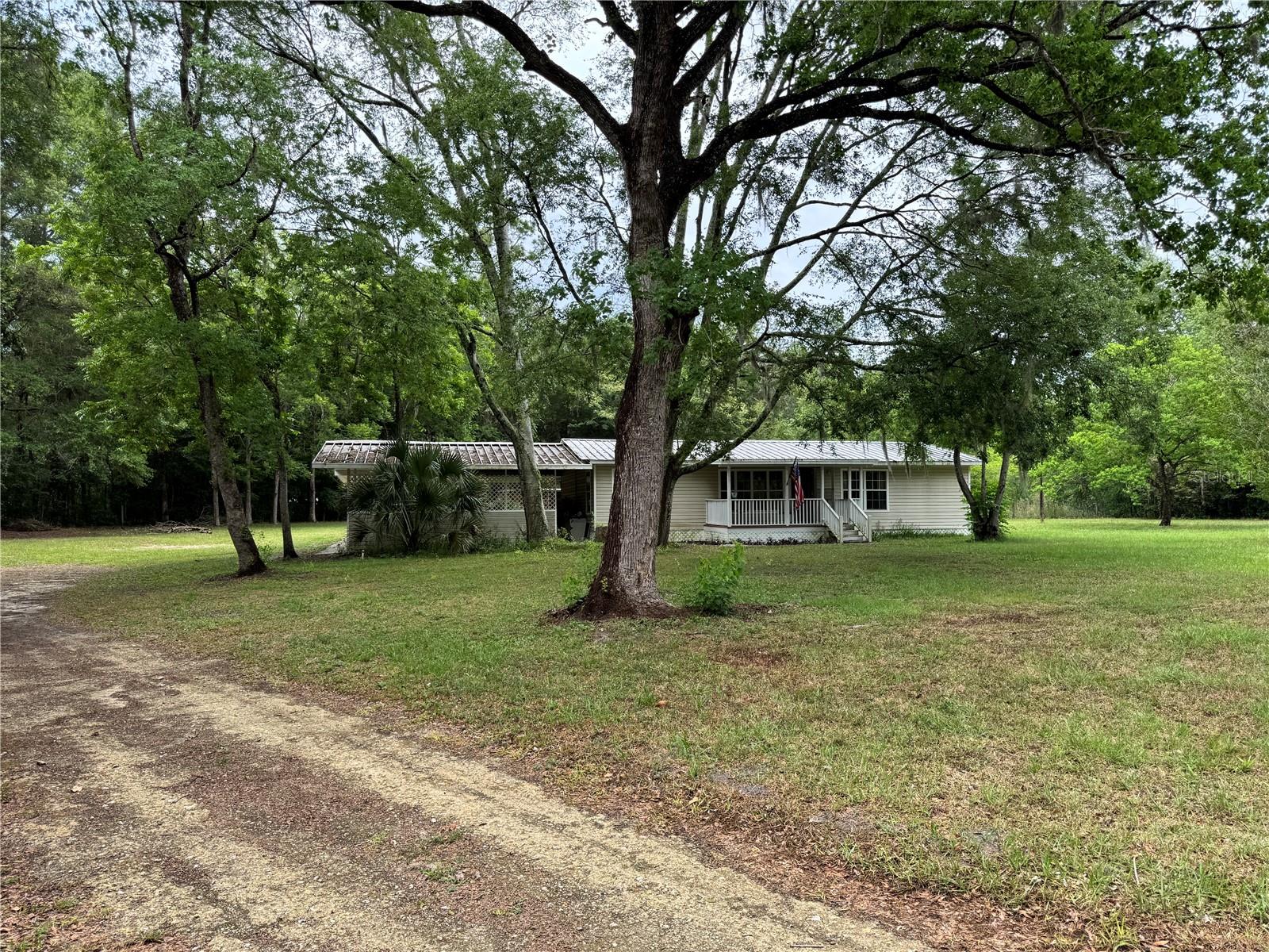 Manufactured Home in WILLISTON, FL - Daniel Dourado