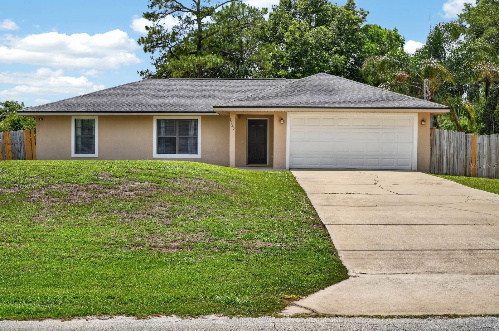 Single Family Residence em DELAND, FL - Daniel Dourado