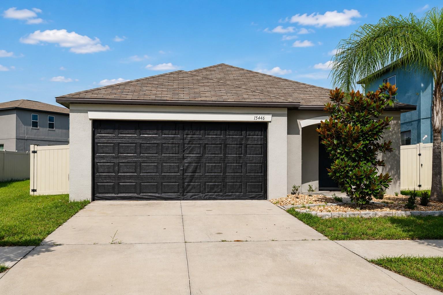 Single Family Residence in RUSKIN, FL - Daniel Dourado