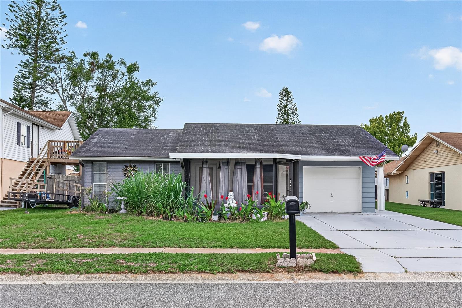 Single Family Residence in NEW PORT RICHEY, FL - Daniel Dourado