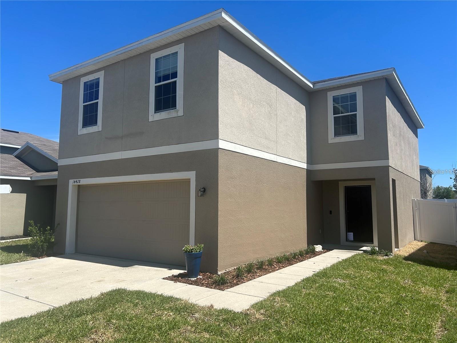 Single Family Residence in WIMAUMA, FL - Daniel Dourado