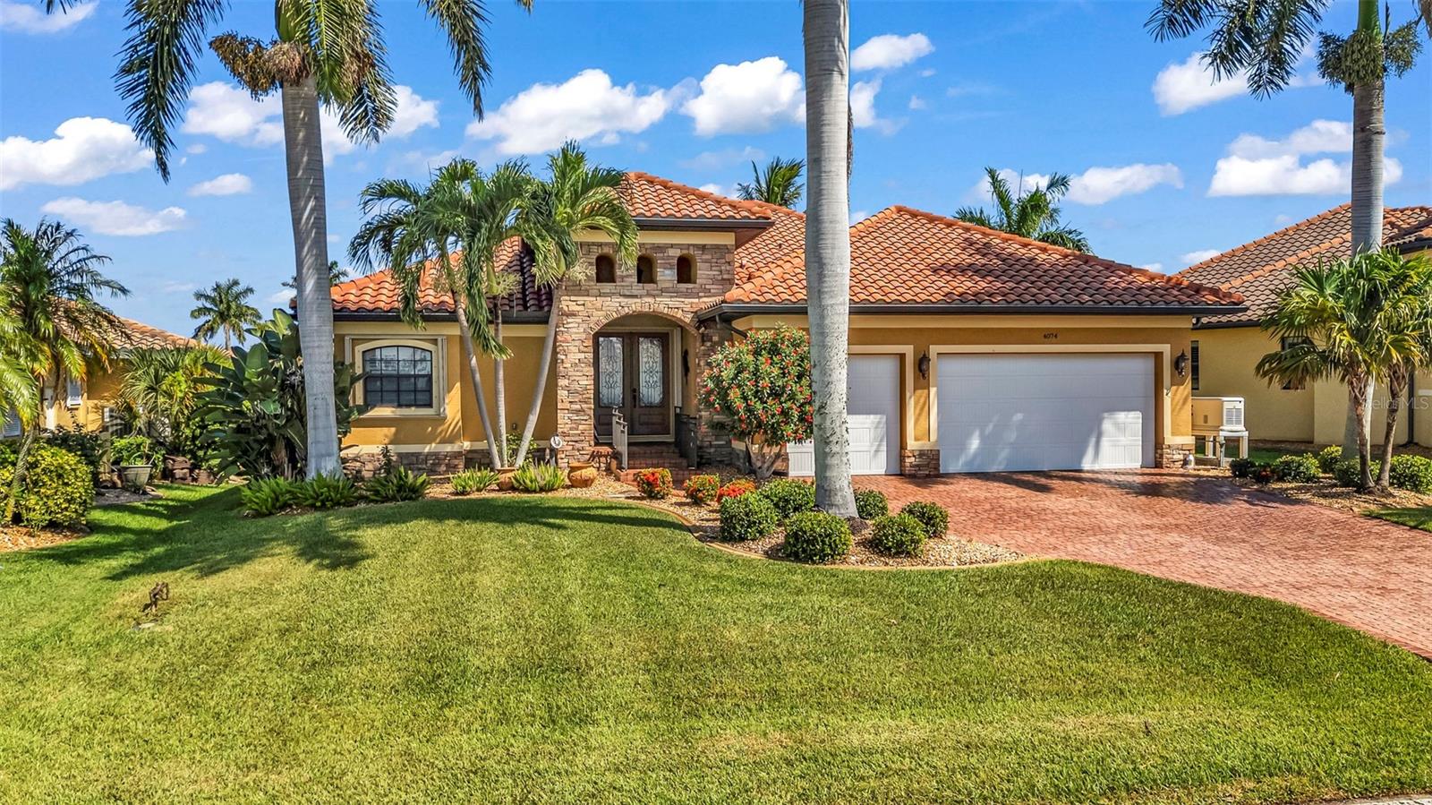 Single Family Residence in PUNTA GORDA, FL - Daniel Dourado