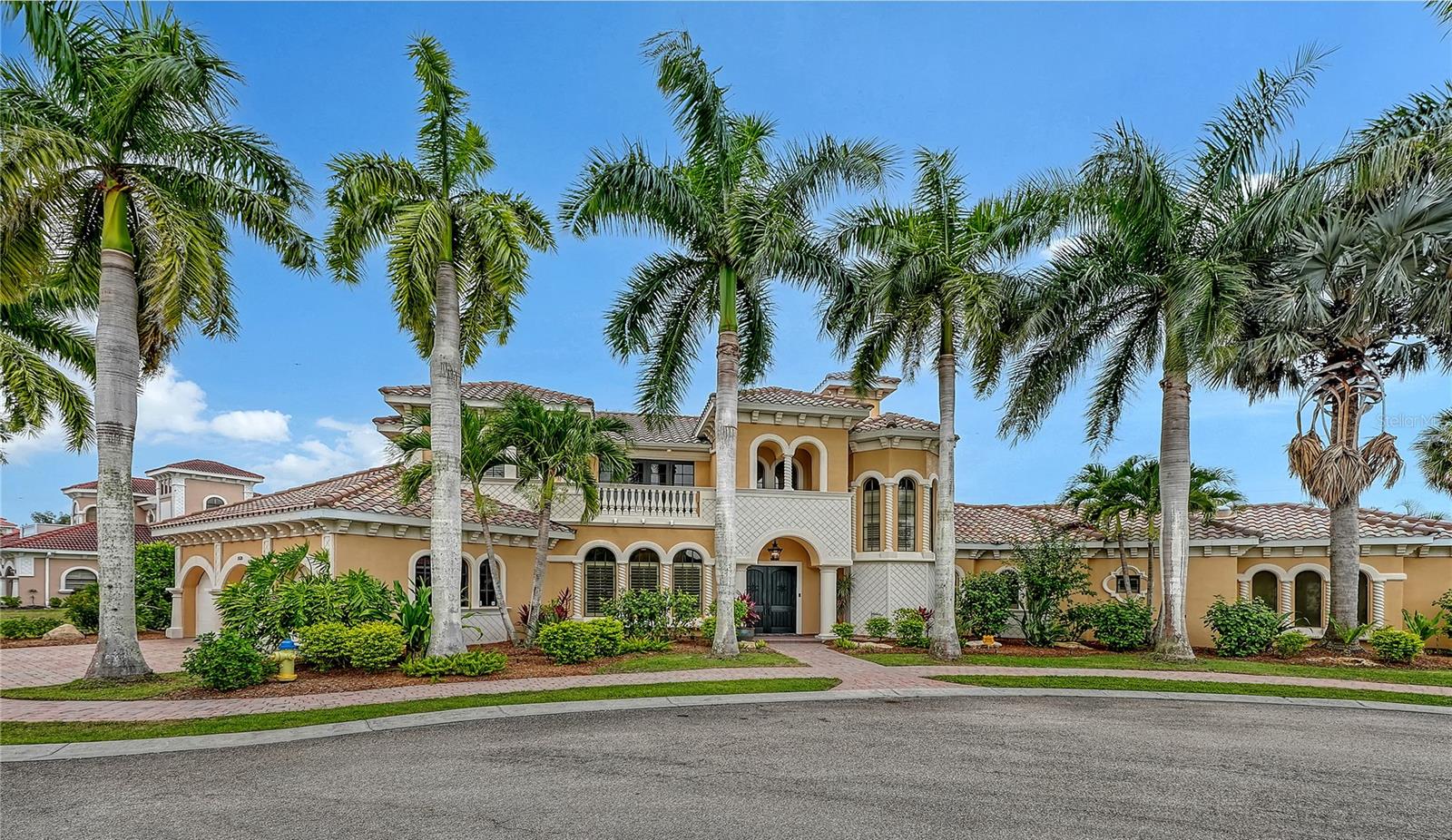 Single Family Residence in SARASOTA, FL - Daniel Dourado