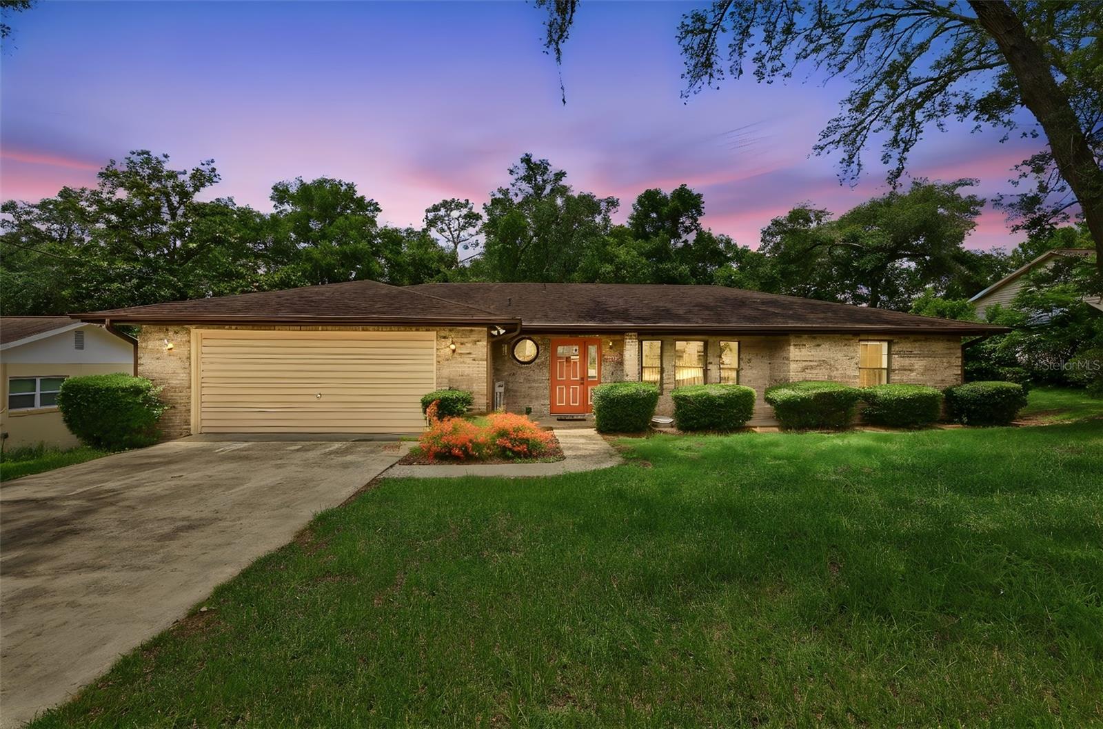 Single Family Residence em DELAND, FL - Daniel Dourado