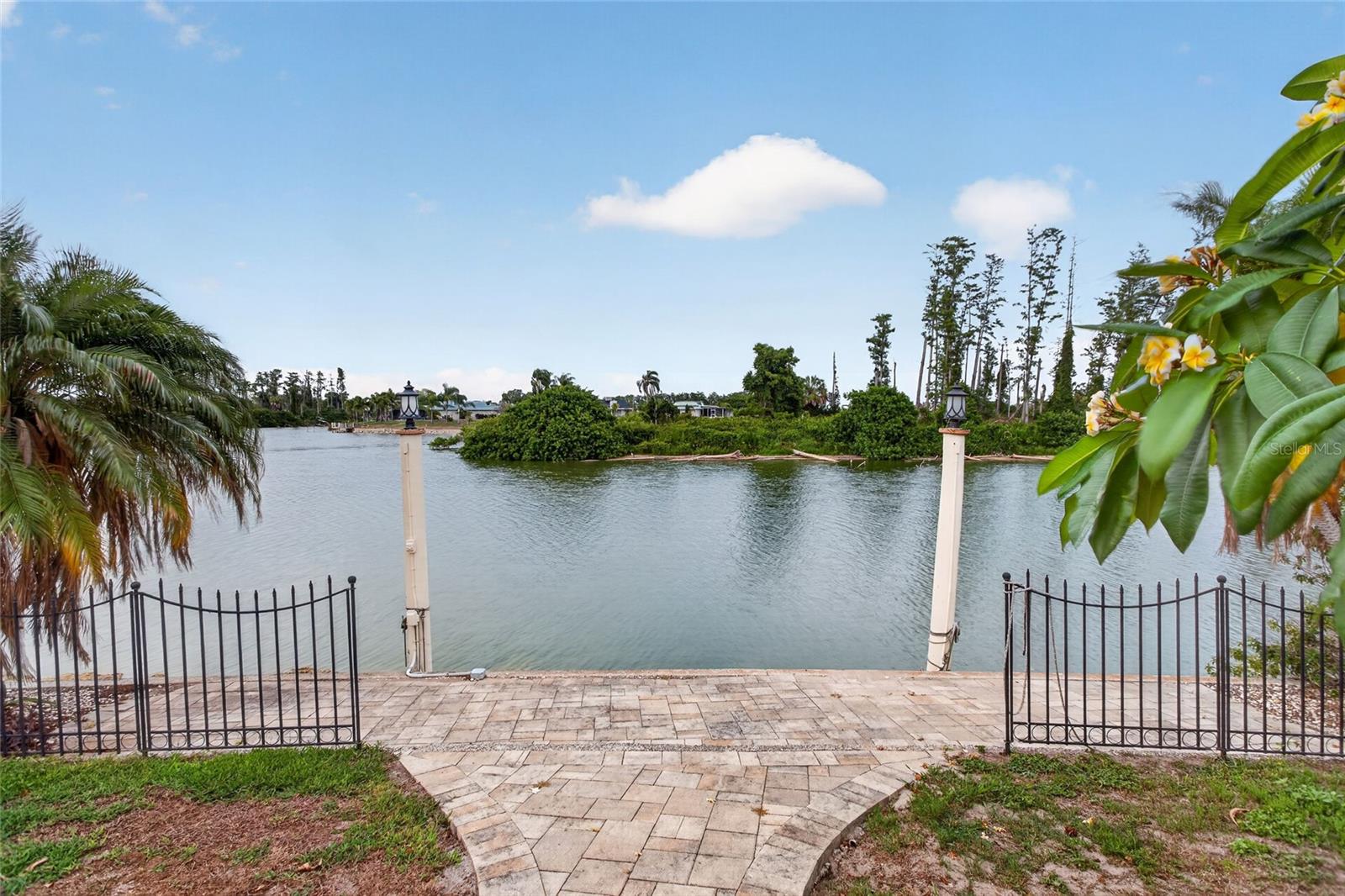 Single Family Residence in SUN CITY CENTER, FL - Daniel Dourado