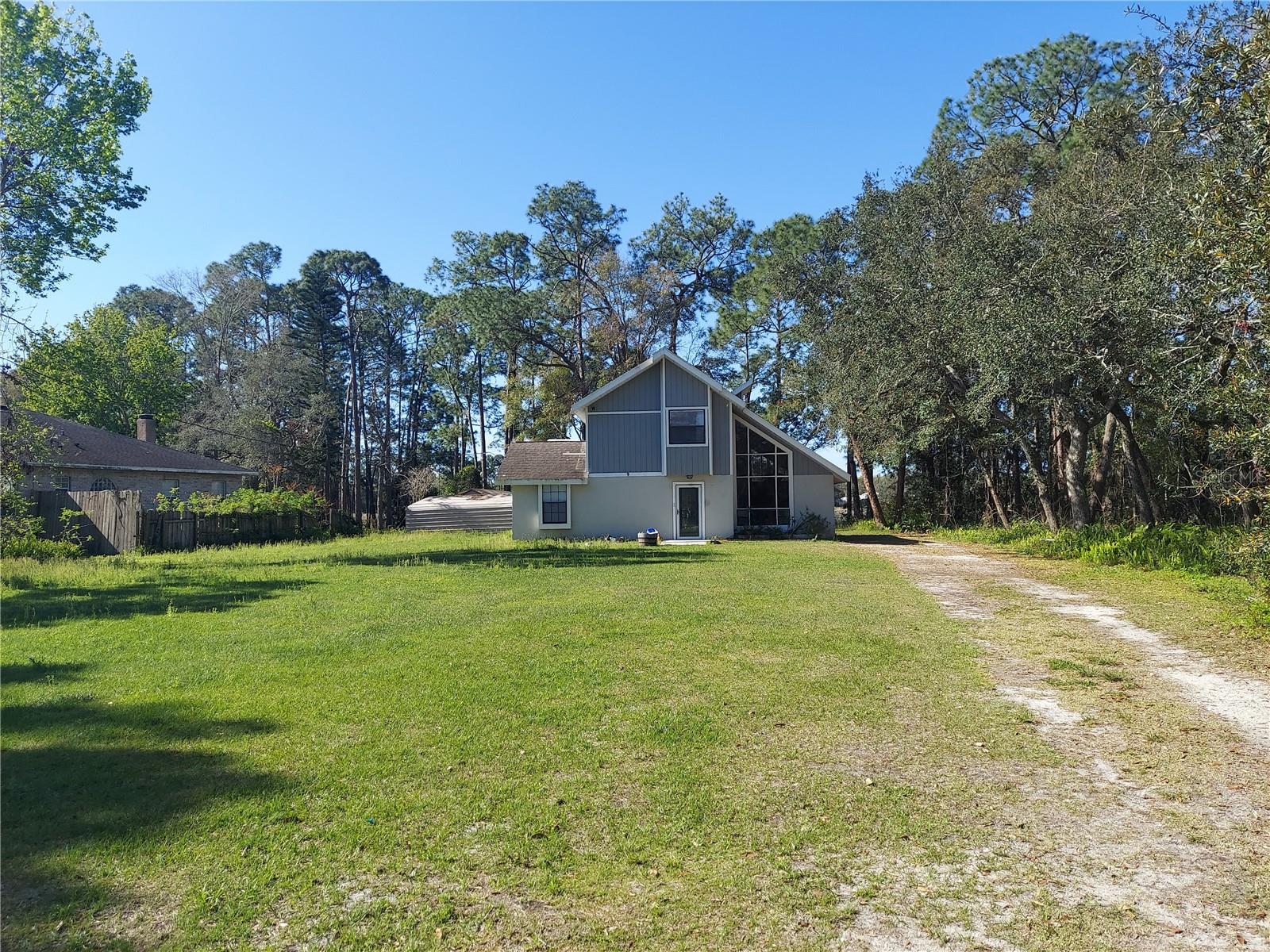 Single Family Residence em DELAND, FL - Daniel Dourado