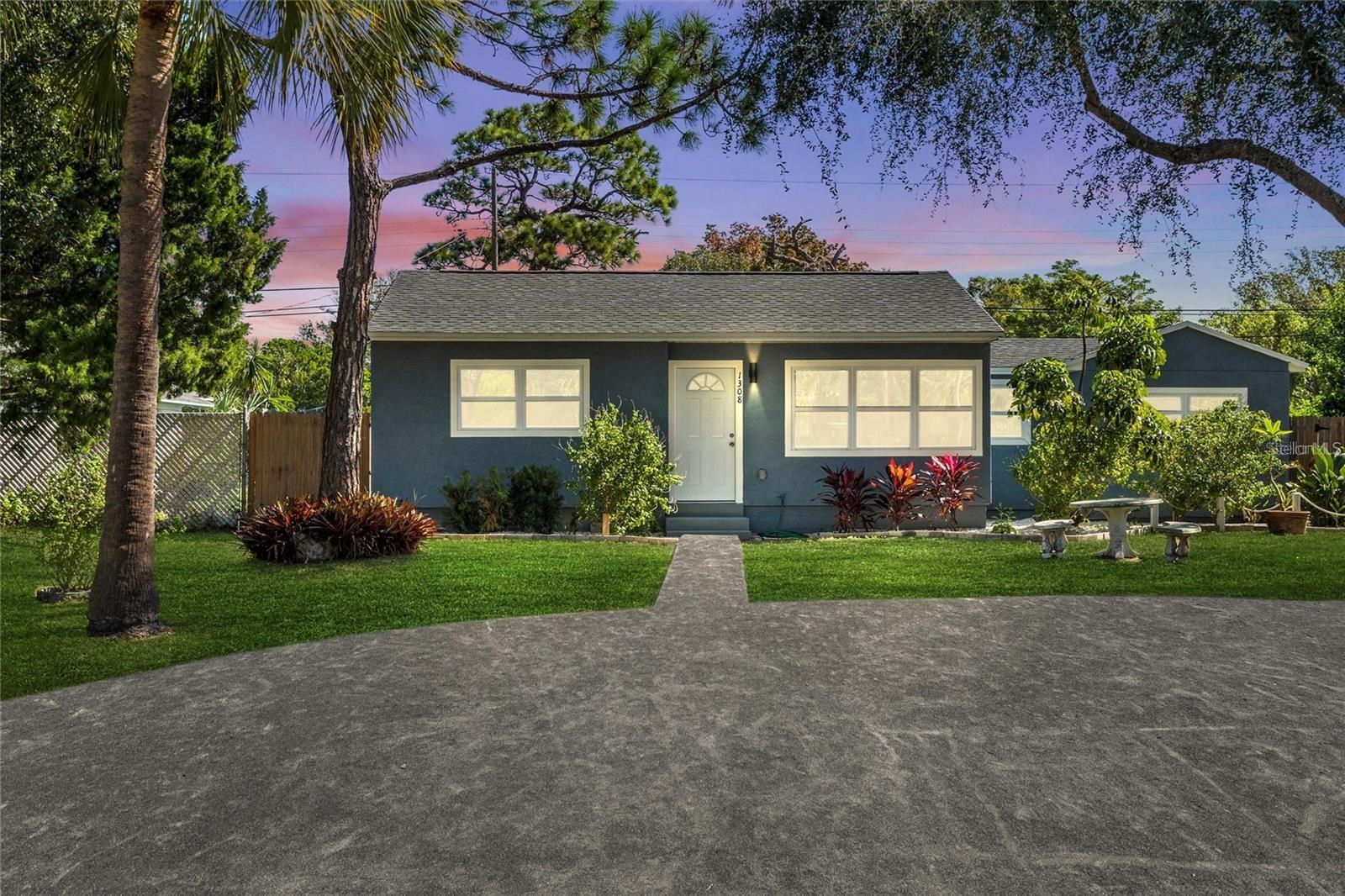 Single Family Residence in GULFPORT, FL - Daniel Dourado