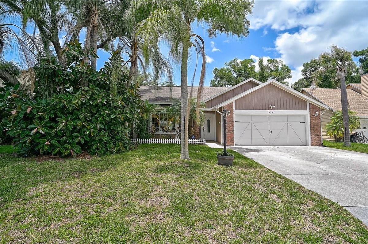 Single Family Residence in SARASOTA, FL - Daniel Dourado