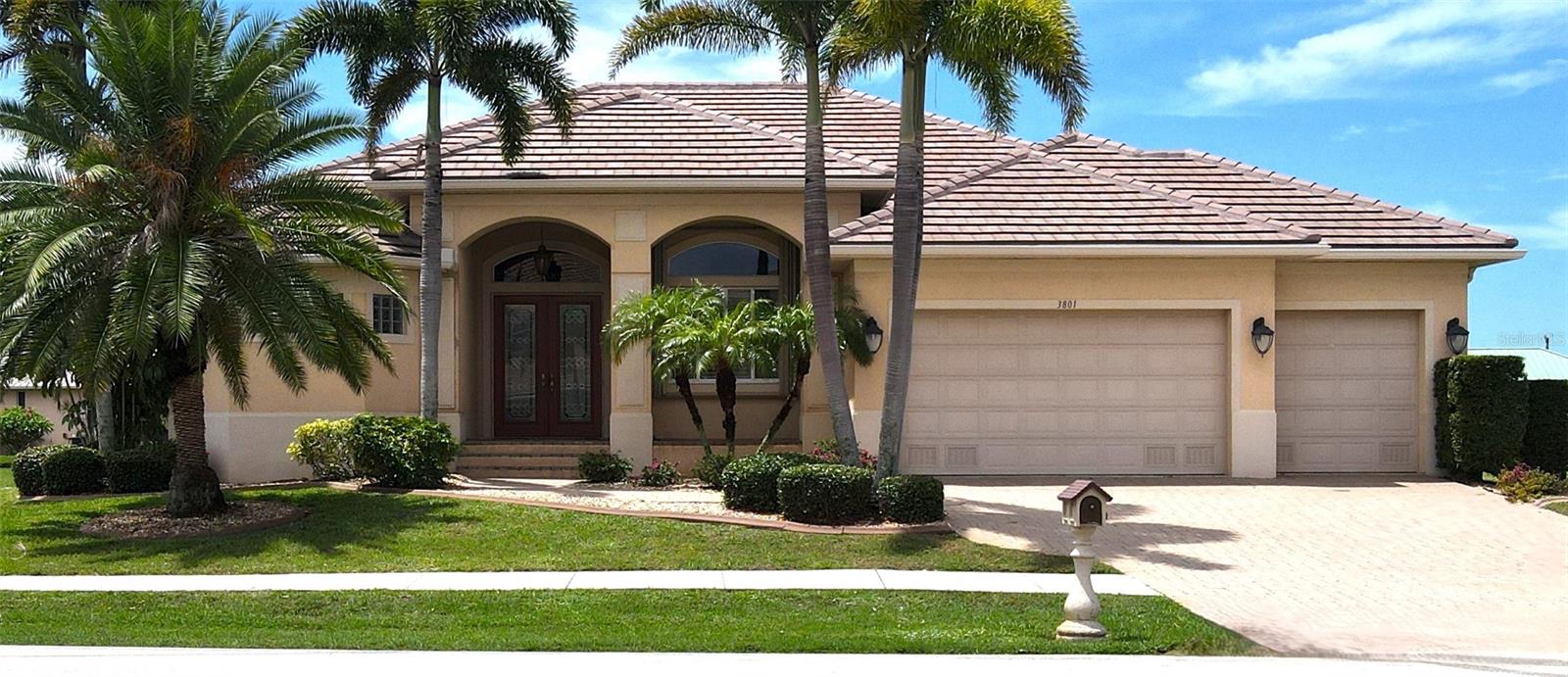 Single Family Residence in PUNTA GORDA, FL - Daniel Dourado