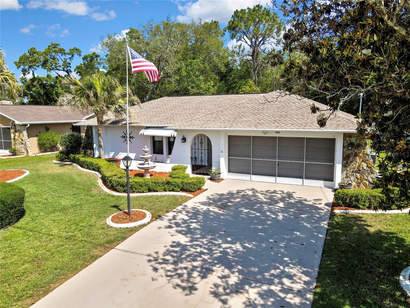 Single Family Residence em SPRING HILL, FL - Daniel Dourado
