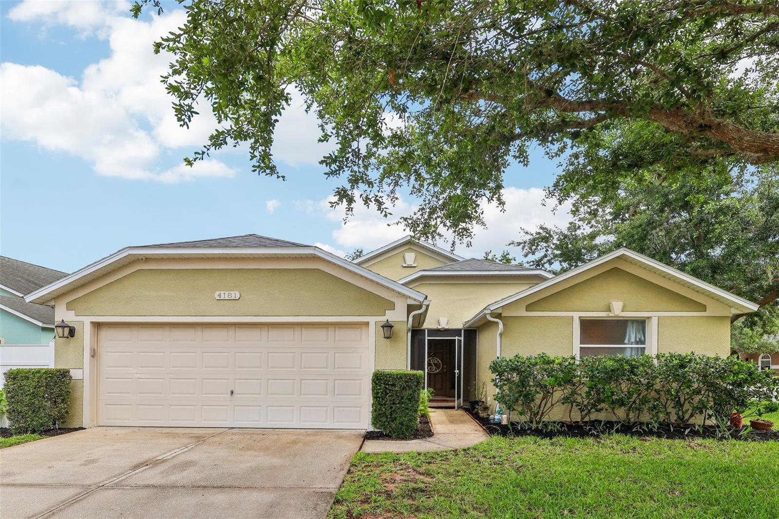 Single Family Residence in TAVARES, FL - Daniel Dourado