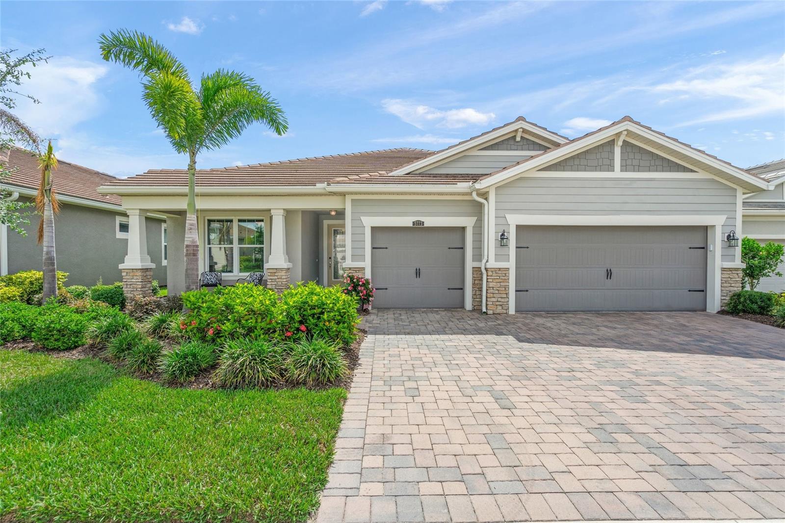 Single Family Residence in SARASOTA, FL - Daniel Dourado
