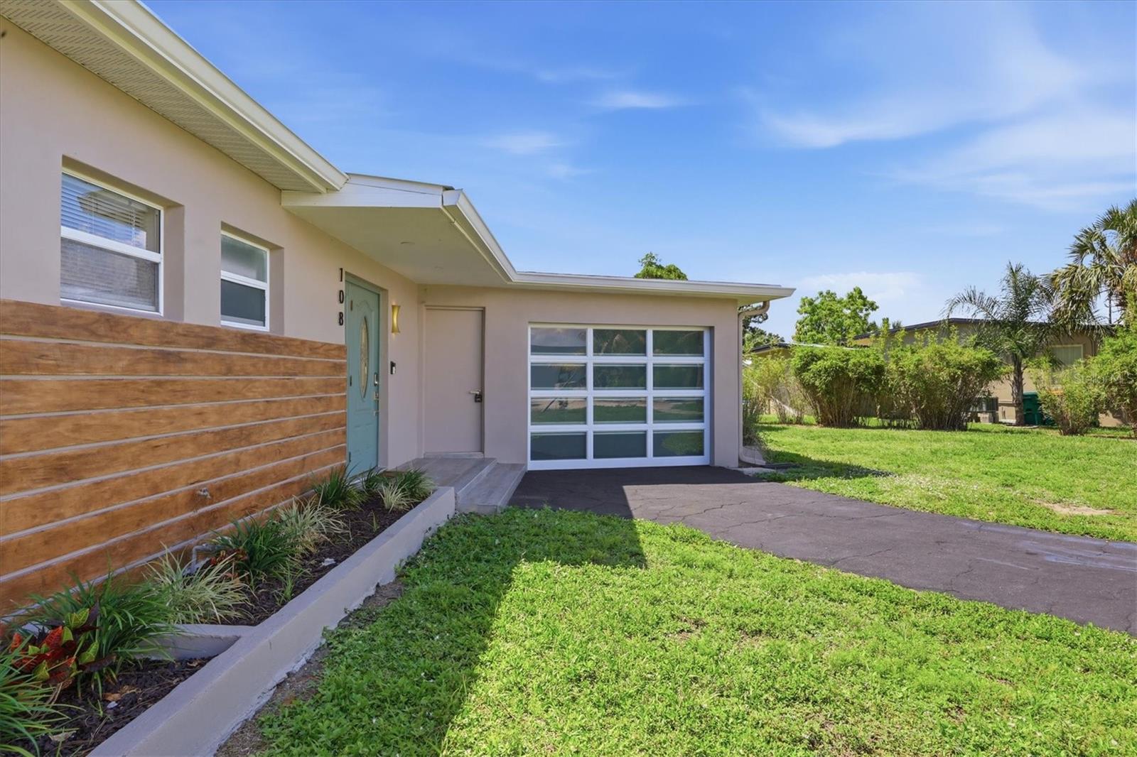 Single Family Residence in PORT CHARLOTTE, FL - Daniel Dourado