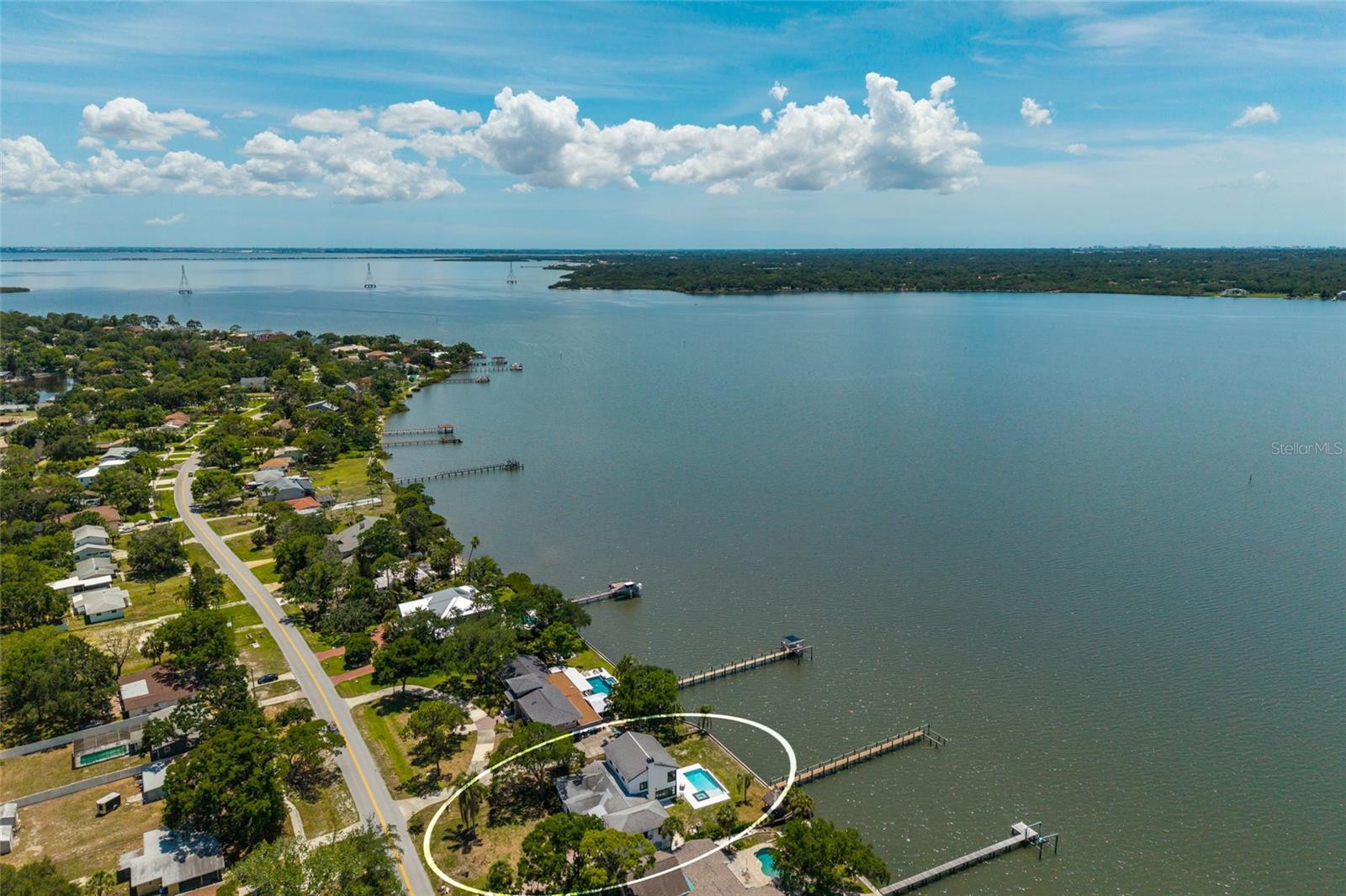 Single Family Residence em OLDSMAR, FL - Daniel Dourado