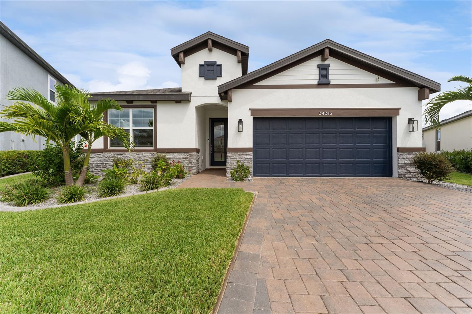 Single Family Residence in WESLEY CHAPEL, FL - Daniel Dourado