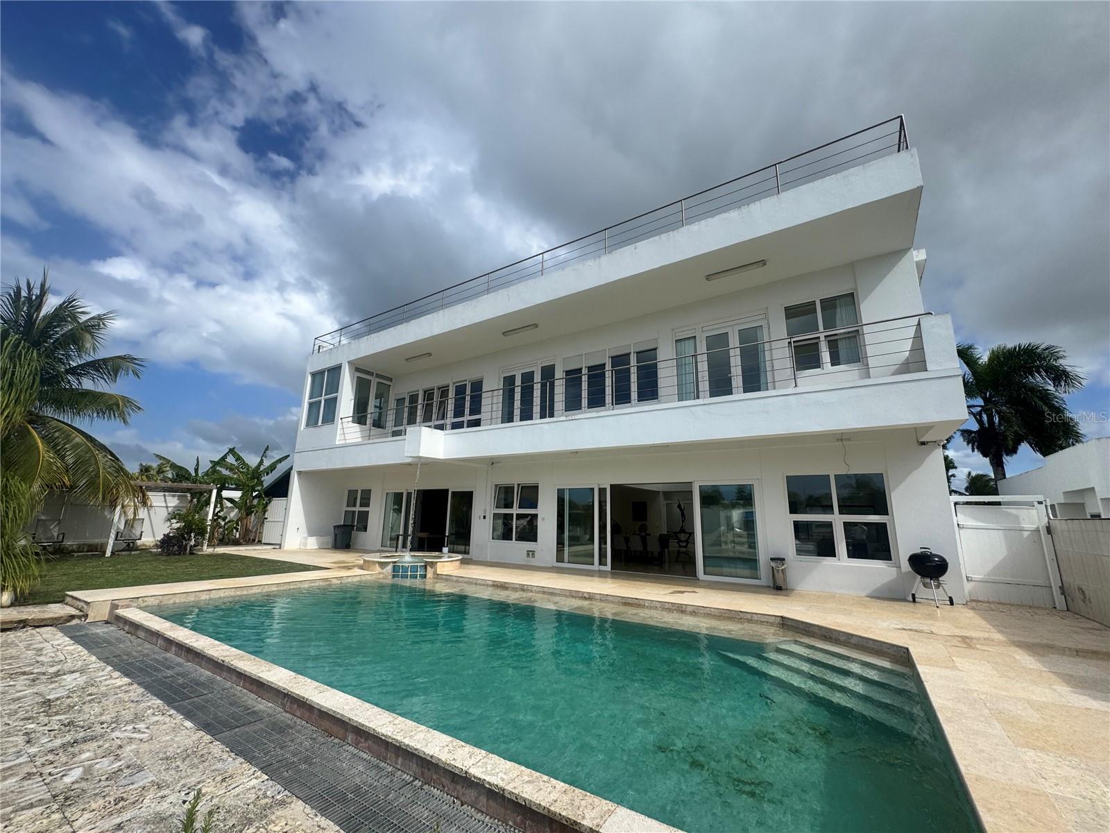 Single Family Residence em CAROLINA, PR - Daniel Dourado