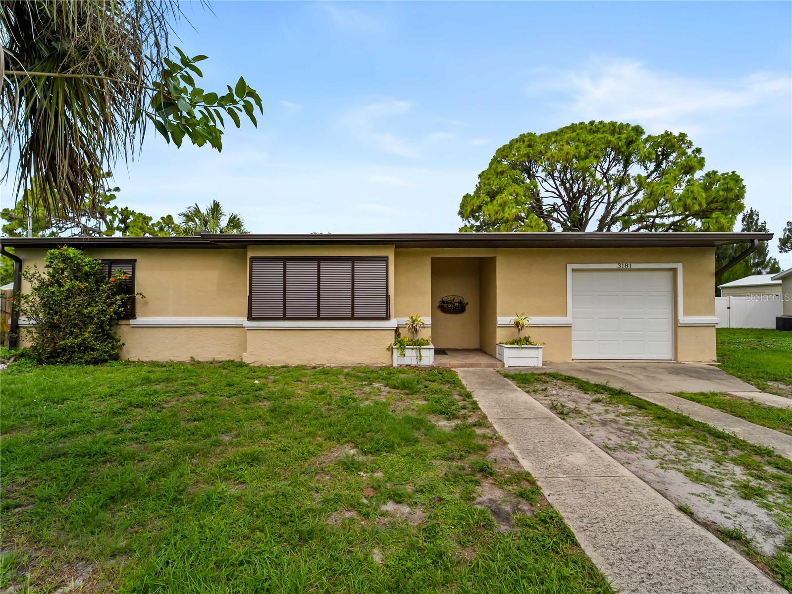 Single Family Residence in PORT CHARLOTTE, FL - Daniel Dourado
