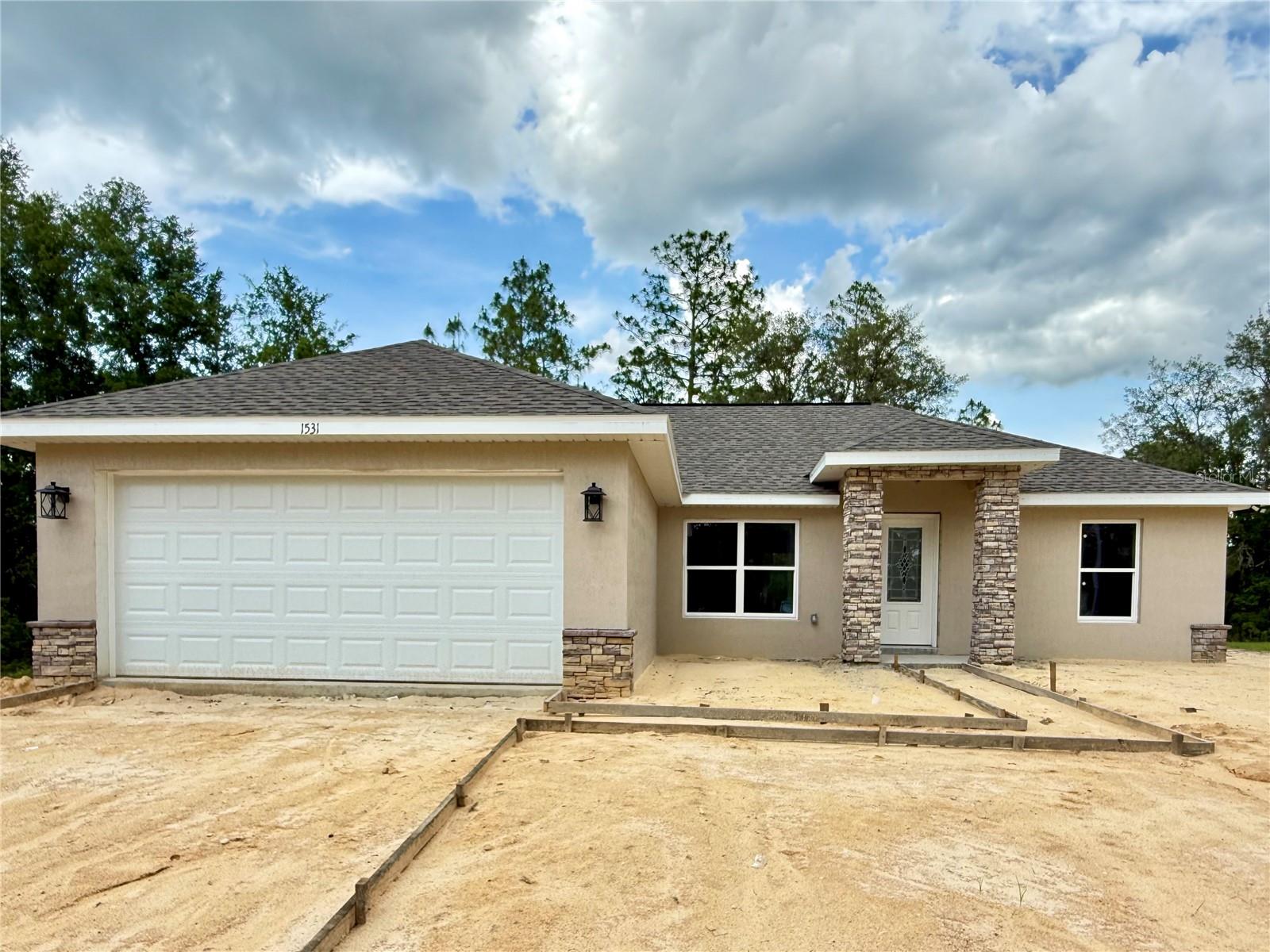 Single Family Residence in WILLISTON, FL - Daniel Dourado