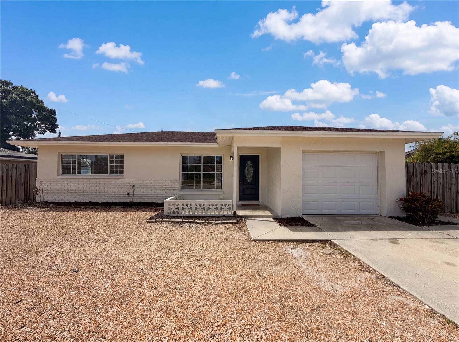 Single Family Residence in PORT RICHEY, FL - Daniel Dourado