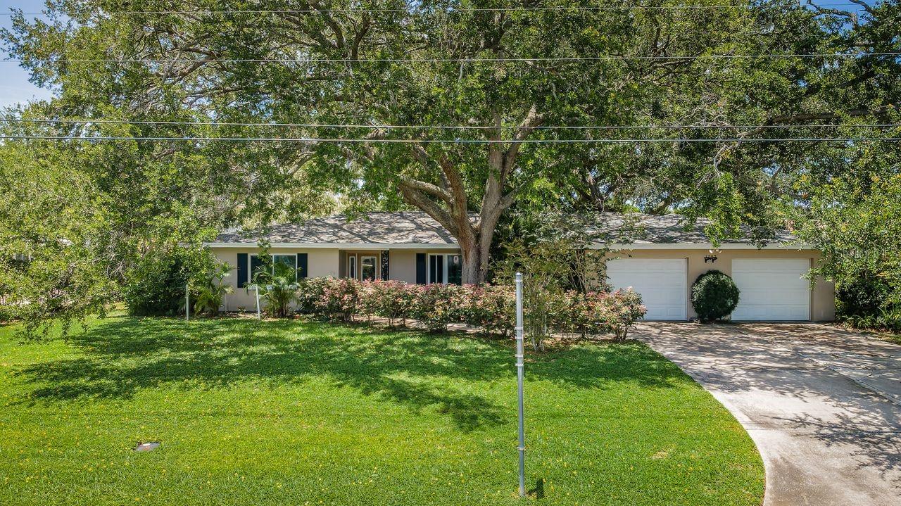 Single Family Residence em BELLEAIR, FL - Daniel Dourado