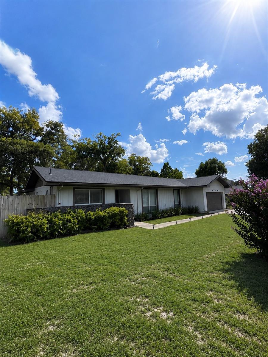 Single Family Residence in APOPKA, FL - Daniel Dourado
