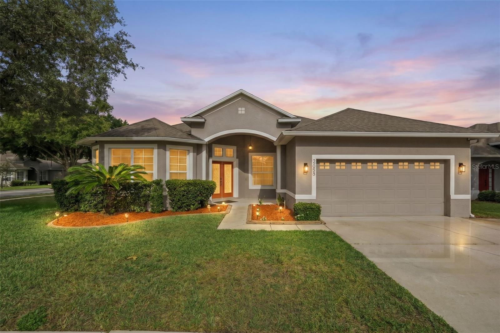 Single Family Residence in OVIEDO, FL - Daniel Dourado