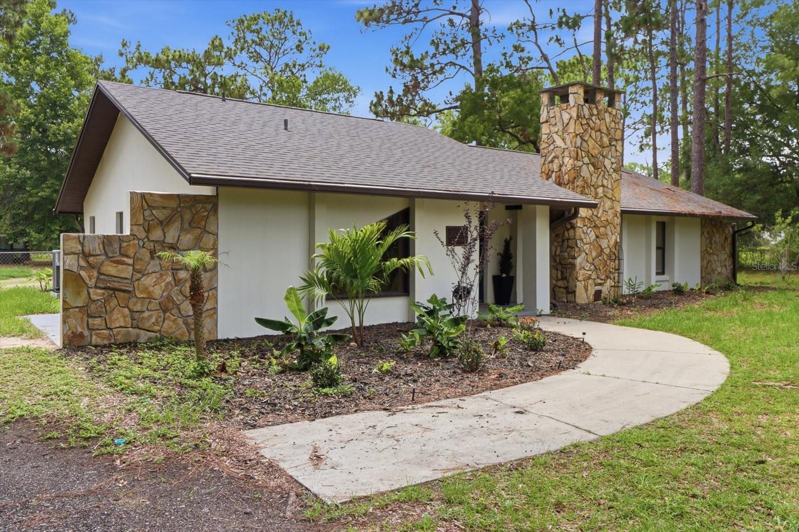 Single Family Residence in HOMOSASSA, FL - Daniel Dourado