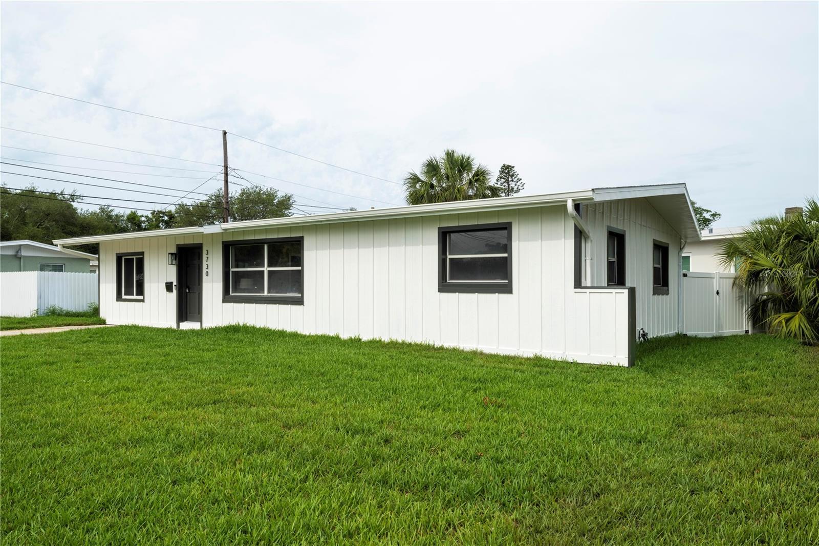 Single Family Residence em ST PETERSBURG, FL - Daniel Dourado