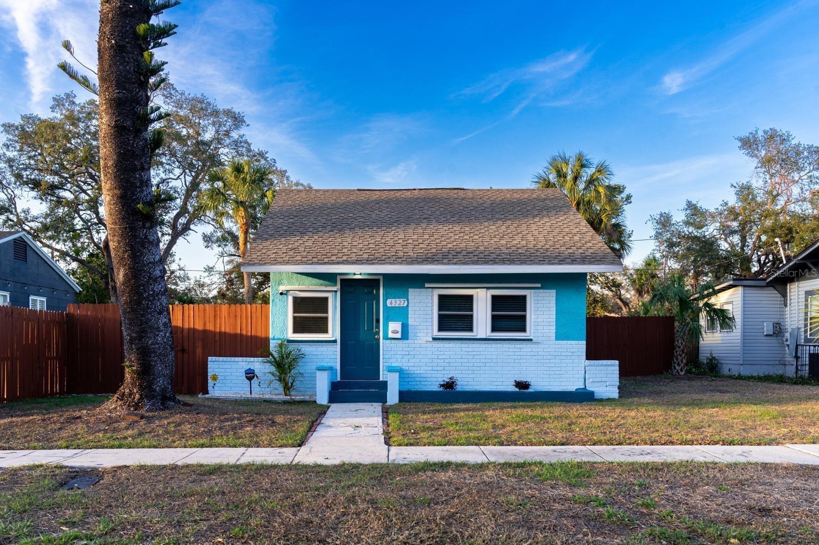 Single Family Residence em ST PETERSBURG, FL - Daniel Dourado