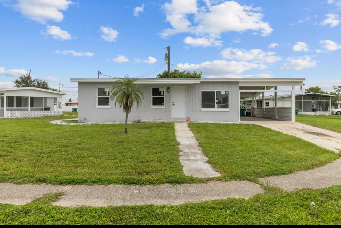 Single Family Residence in PORT CHARLOTTE, FL - Daniel Dourado