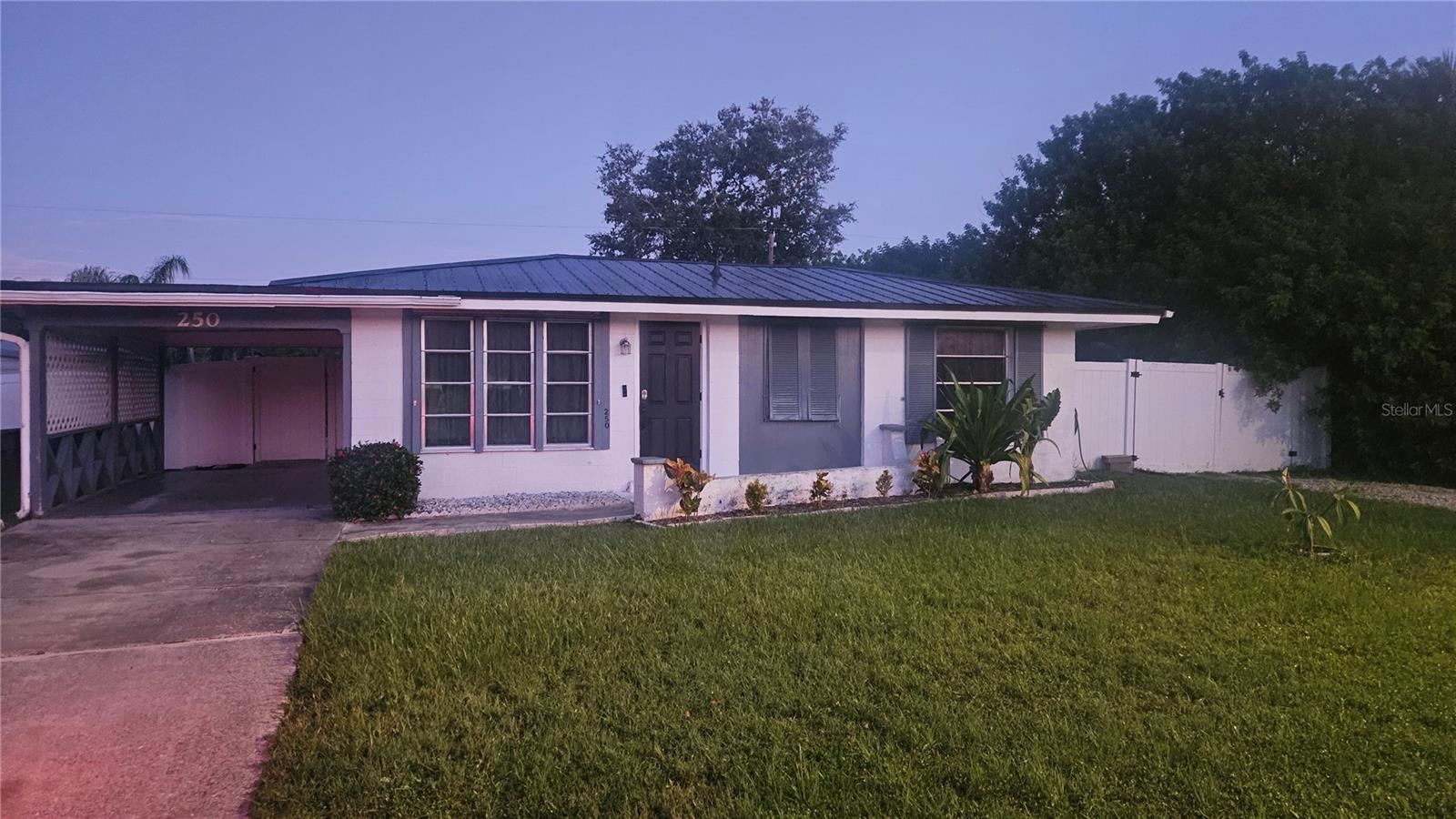 Single Family Residence in PORT CHARLOTTE, FL - Daniel Dourado